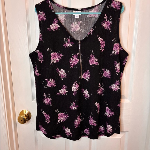 😎5/$15 - Floral Black and Purple Women's Top - Picture 1 of 3